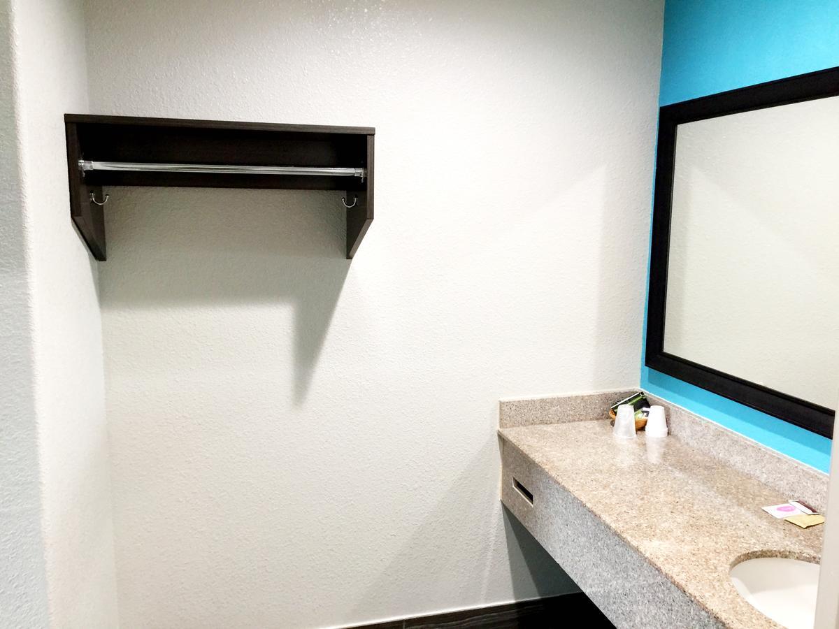 Americas Best Value Inn & Suites Mont Belvieu Houston Eldon Eksteriør bilde